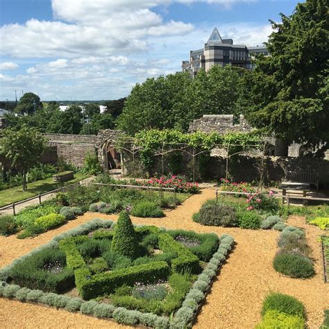 southampton tudor house and garden.